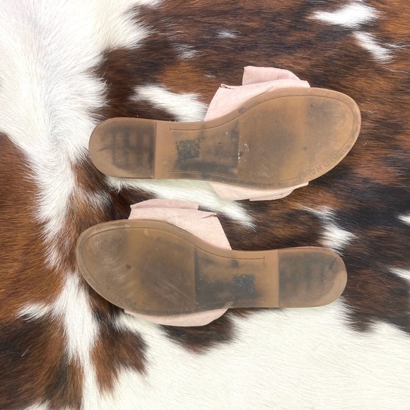 Old Navy Nude Slides with Bow - Picture 2 of 2